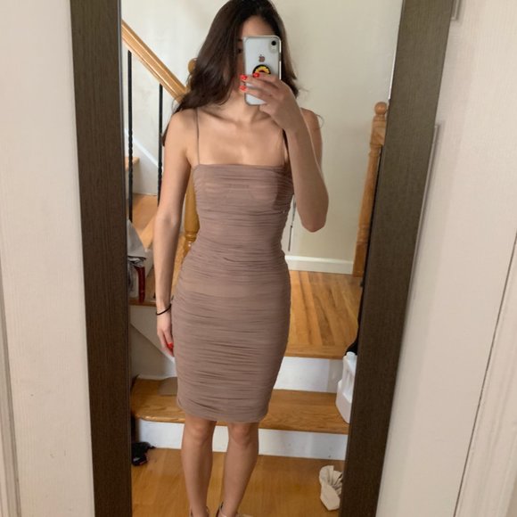 Aritzia Dresses & Skirts - Artizia Babaton Luxor Beige Taupe Mesh Bodycon Ruched Midi Dress